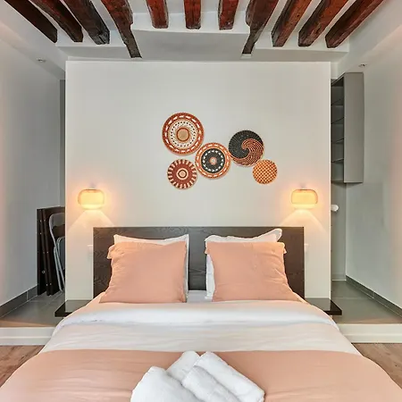 Apartment Center Of Paris By Studio Prestige Exterior photo